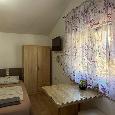 Apartman Meghan プーラ エクステリア 写真