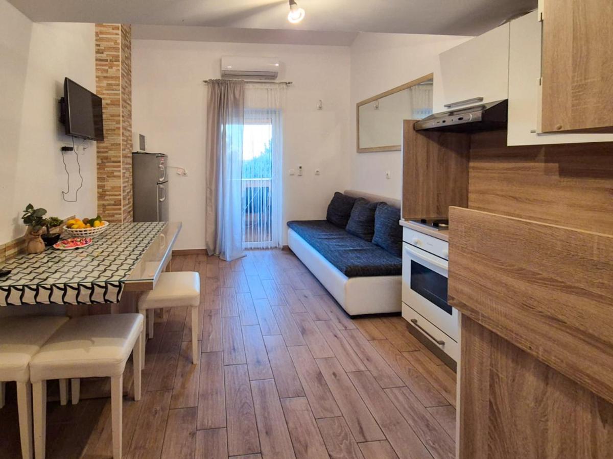 Apartman Meghan プーラ エクステリア 写真