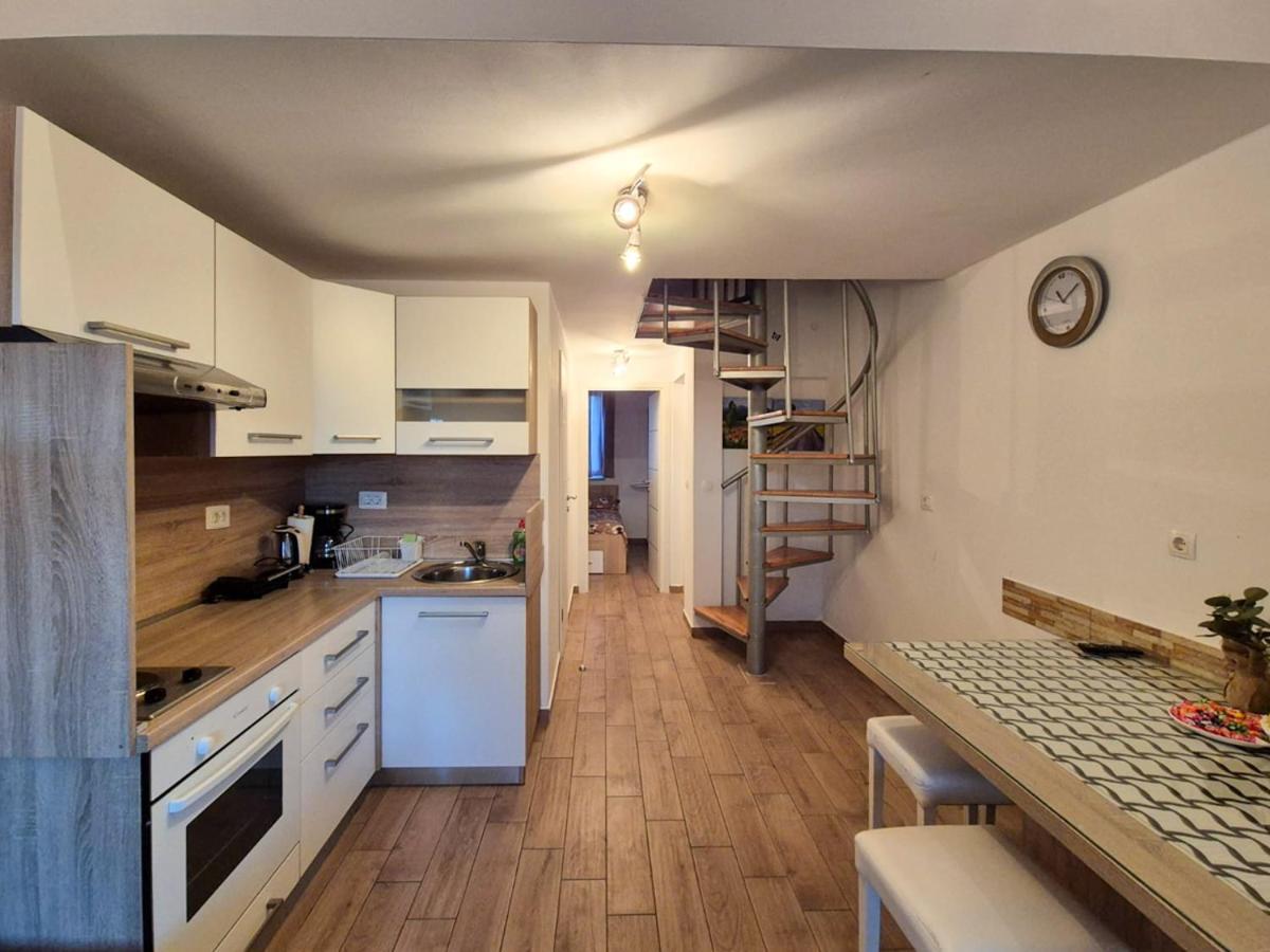 Apartman Meghan プーラ エクステリア 写真