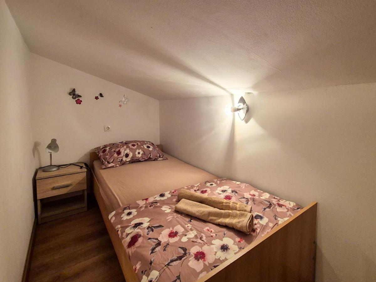Apartman Meghan プーラ エクステリア 写真