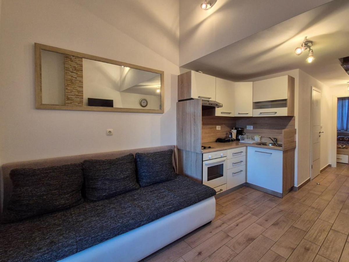 Apartman Meghan プーラ エクステリア 写真
