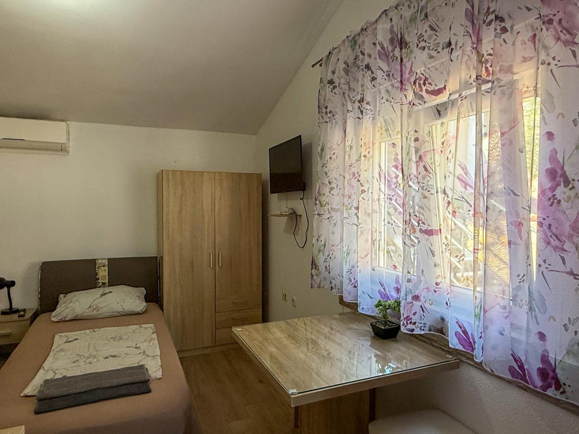 Apartman Meghan プーラ エクステリア 写真