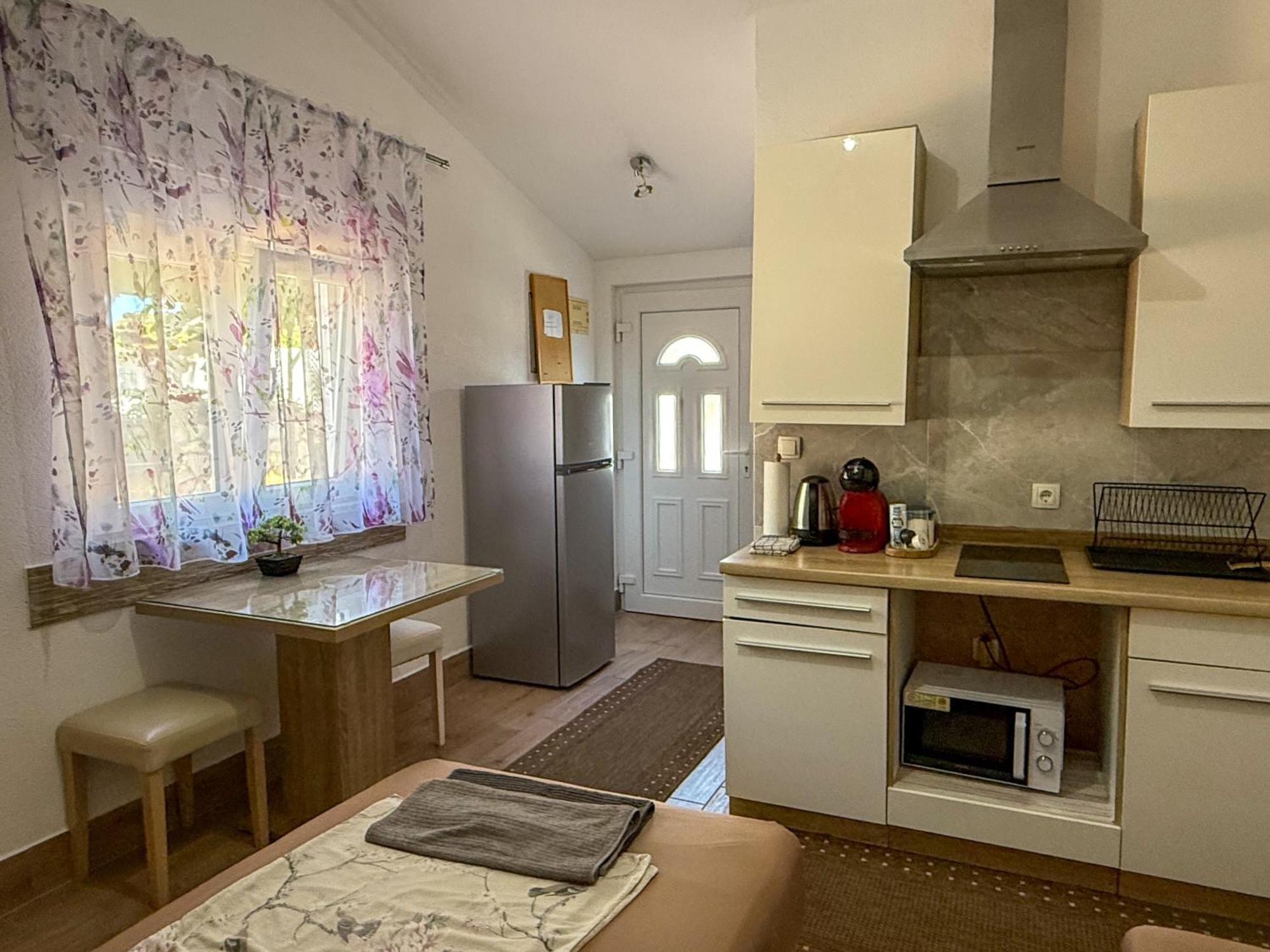 Apartman Meghan プーラ エクステリア 写真