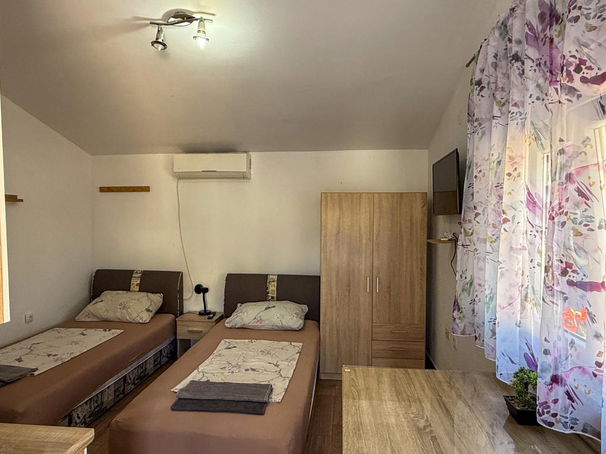 Apartman Meghan プーラ エクステリア 写真